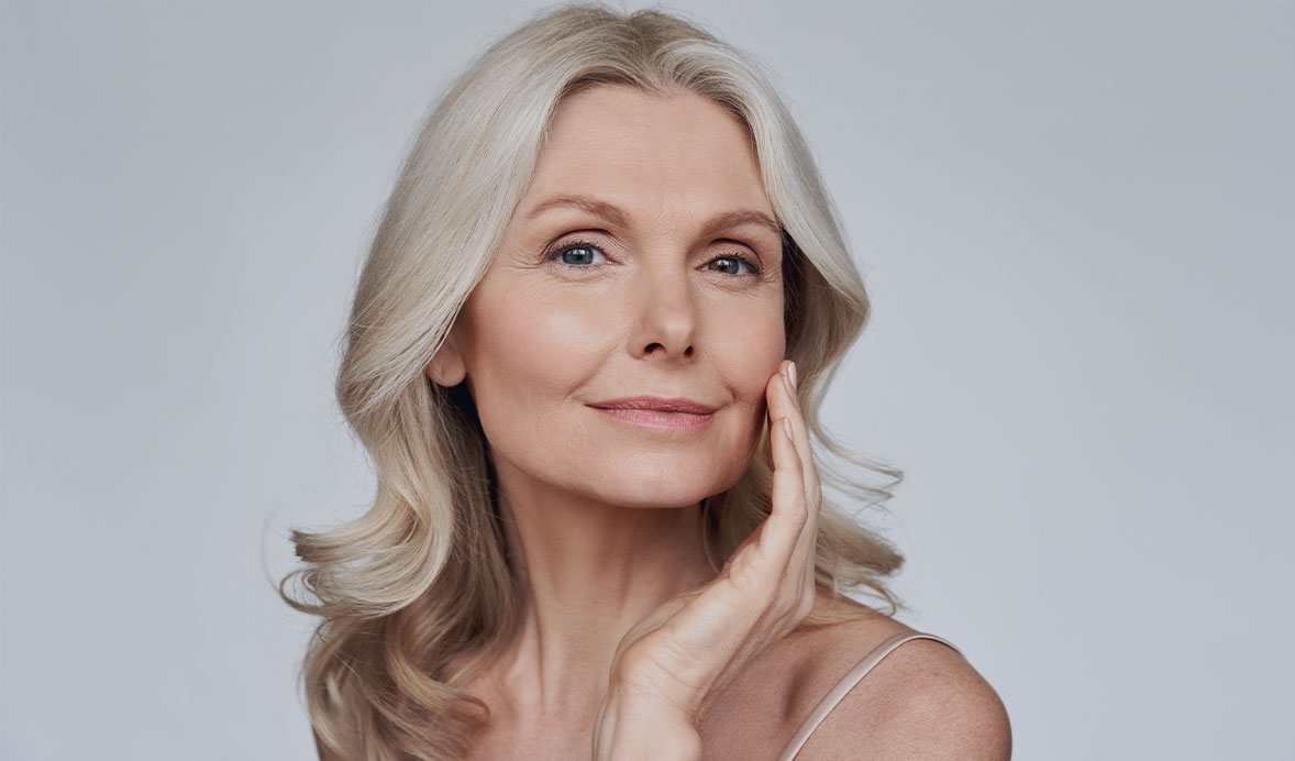 Profhilo behandling er en injiserbar anti-aldringsbehandling laget av hyaluronsyre for hud som mister sin elastisitet og fasthet med alderen som du får hos Larvik Klinikken.